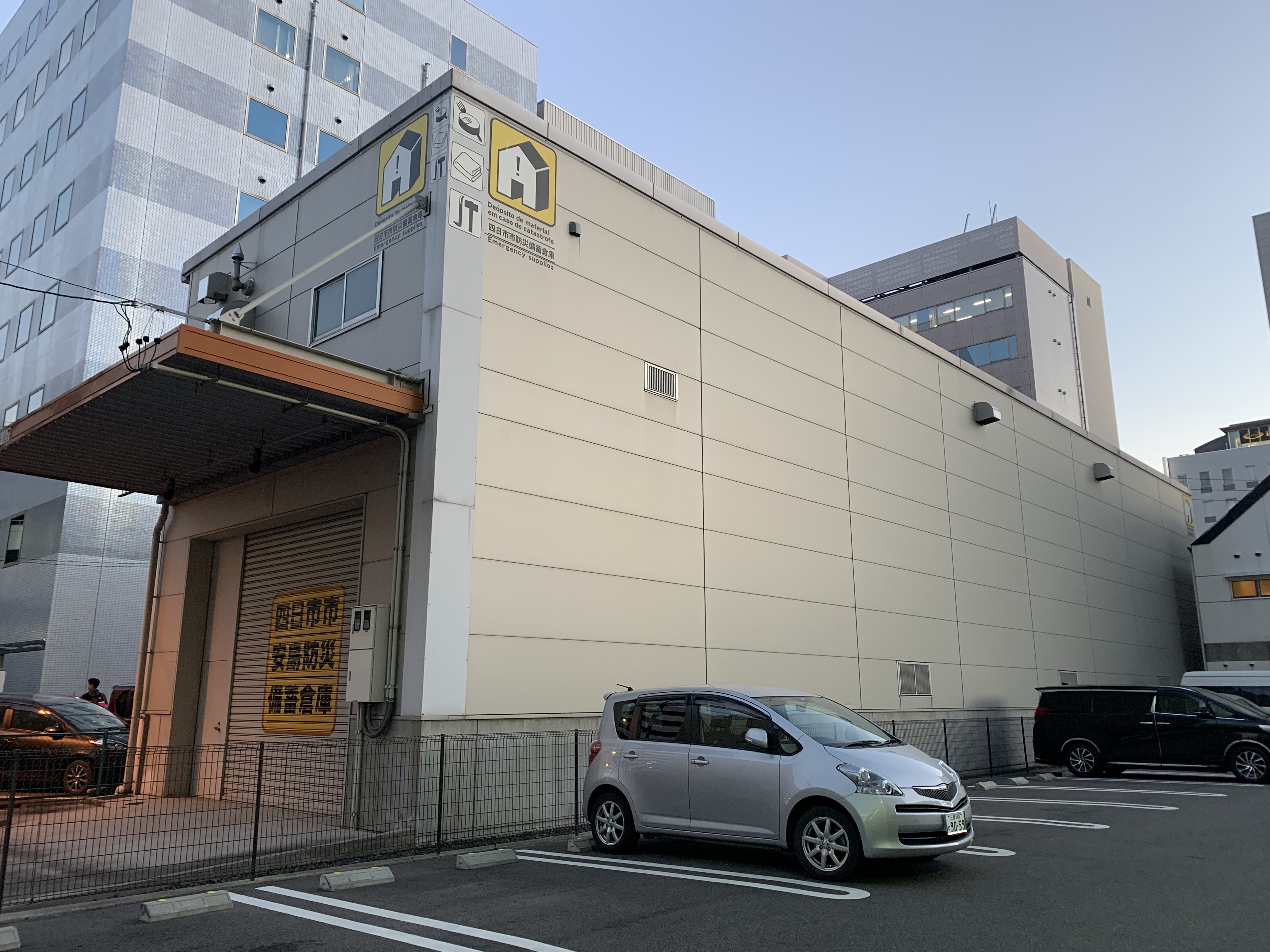 機能性？まちの美観？防災倉庫
