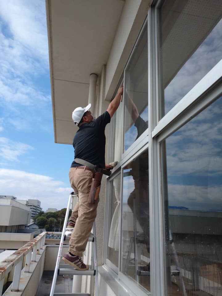 小学校の窓ふき